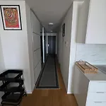 Modern On The Banks Of The Danube Appartement