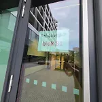 Modern On The Banks Of The Danube Appartement *
